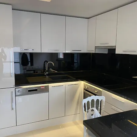 21 Apartment *